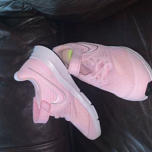 Girls Nike Star Runner size 13c pink